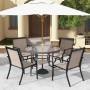 Costway 2er Set Gartenstühle, Terrassenstühle mit breiter Sitzfläche in Kaffee vor Tisch und Sonnenschirm.