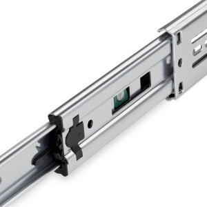 Silberner SOTECH Vollauszug 600 mm mit Soft-Close Mechanismus. Kugelgelagerter Schubkastenauszug für sanftes Schließen.