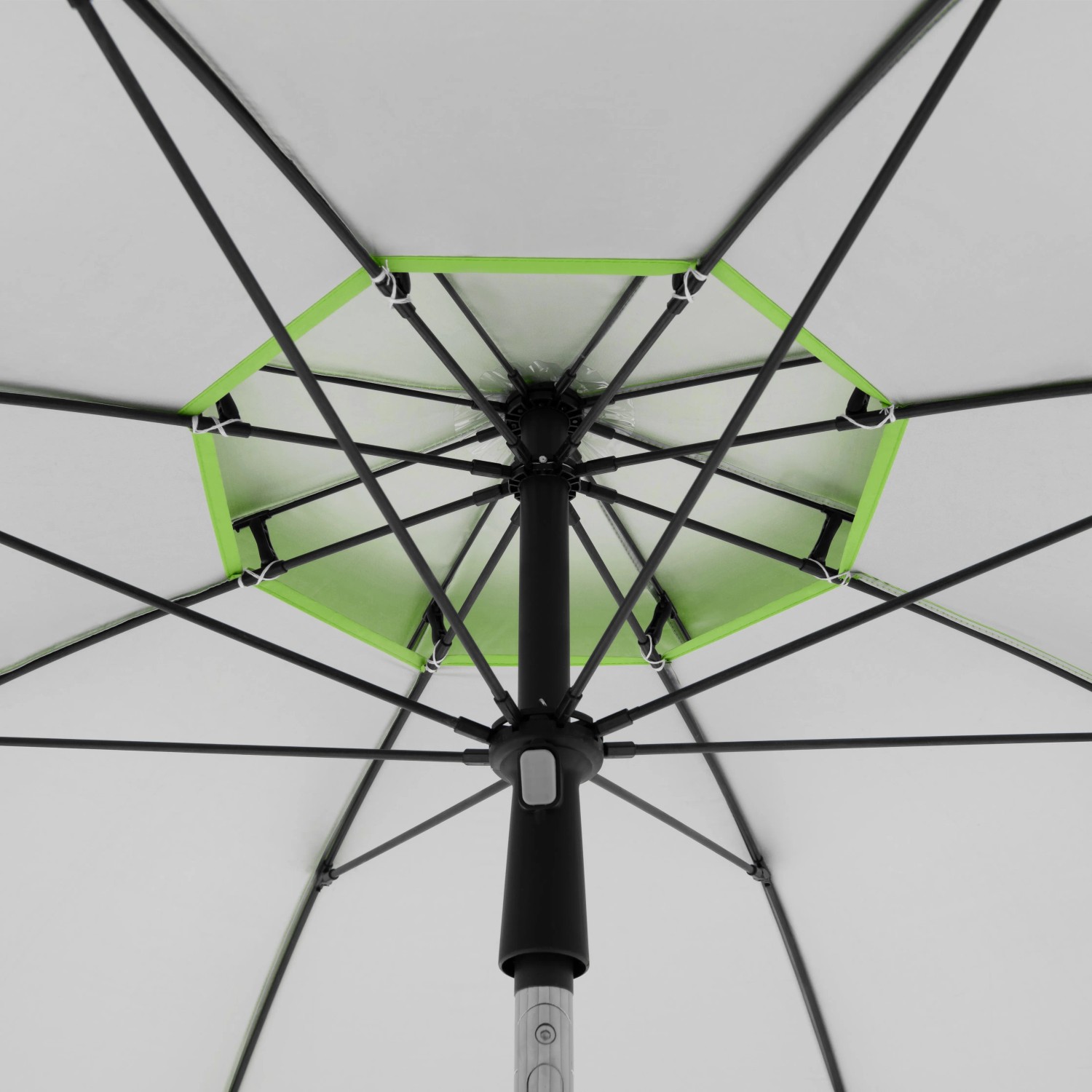 Detailaufnahme des Doppler Strandschirm Windprofi Neo 200 in Grün, Blick von unten auf das Windventil.