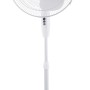 Weißer CMI Standventilator, Ø 30 cm, mit drei Geschwindigkeitsstufen.