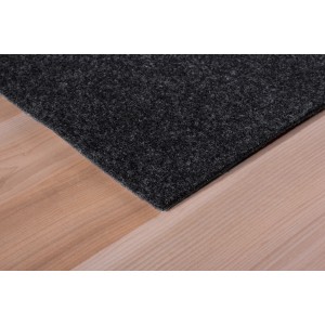 Selbstklebende, anthrazitfarbene Andiamo Teppichfliese 40x40 cm mit Rippenstruktur.