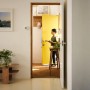 Yale Sirene Smart Alarm Innen, kabellose Alarmanlage in Weiß im Einsatz.