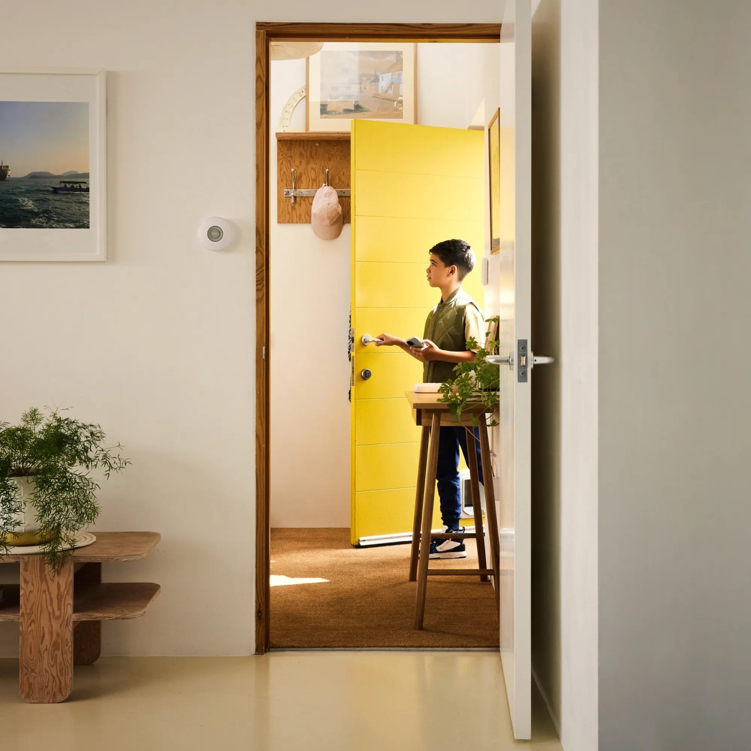 Yale Sirene Smart Alarm Innen, kabellose Alarmanlage in Weiß im Einsatz.