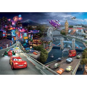 Disney Cars Fototapete mit Lightning McQueen vor Stadtkulisse, 160x110 cm.