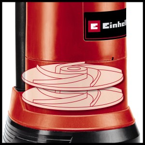 Detailaufnahme der roten Einhell GE-PP 5555 RB-A Regenfasspumpe mit mehrstufigem Pumpenlaufwerk.