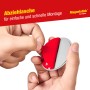 Magnetolink Magnetbefestigungs-Set: Hand zieht Schutzfolie von Klebepad ab.