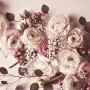 Fototapete mit Rosen, Blumen in Rosa, Grün und Weiß, 4,00 m x 2,70 m, FSC®-zertifiziert.