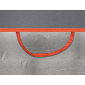 Detailaufnahme der grauen Apa Hagelschutz-Ganzgarage mit orangenen Tragegriffen.