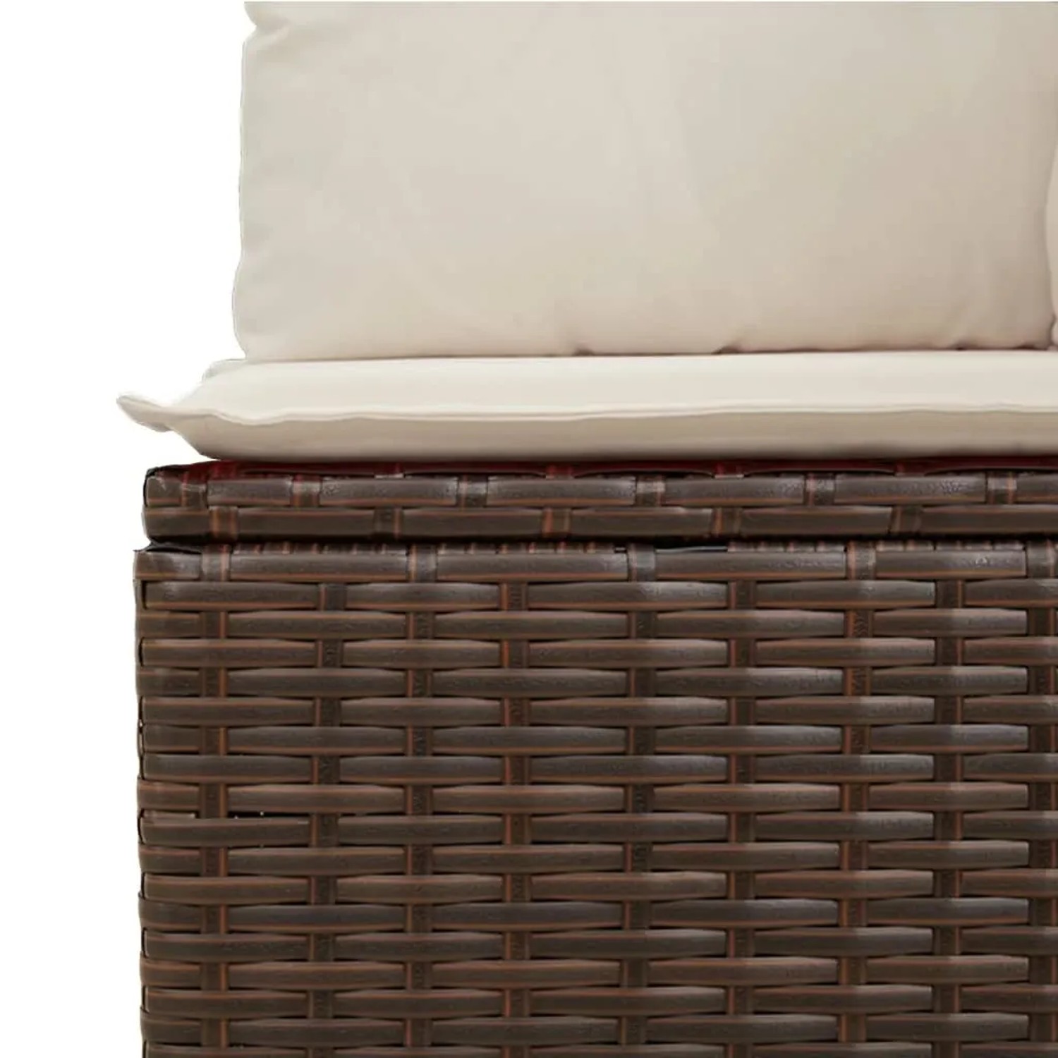 Detailaufnahme: Braune vidaXL Garten-Sofagarnitur aus Rattan mit cremefarbenen Kissen.
