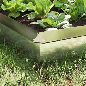 vidaXL Schneckenzaun, 8-teilig, Silber, Edelstahl, im Gartenbeet.