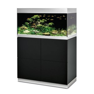 Oase HighLine Aquarium-Set 200 l mit schwarzem Unterschrank und bepflanztem Aquarium.