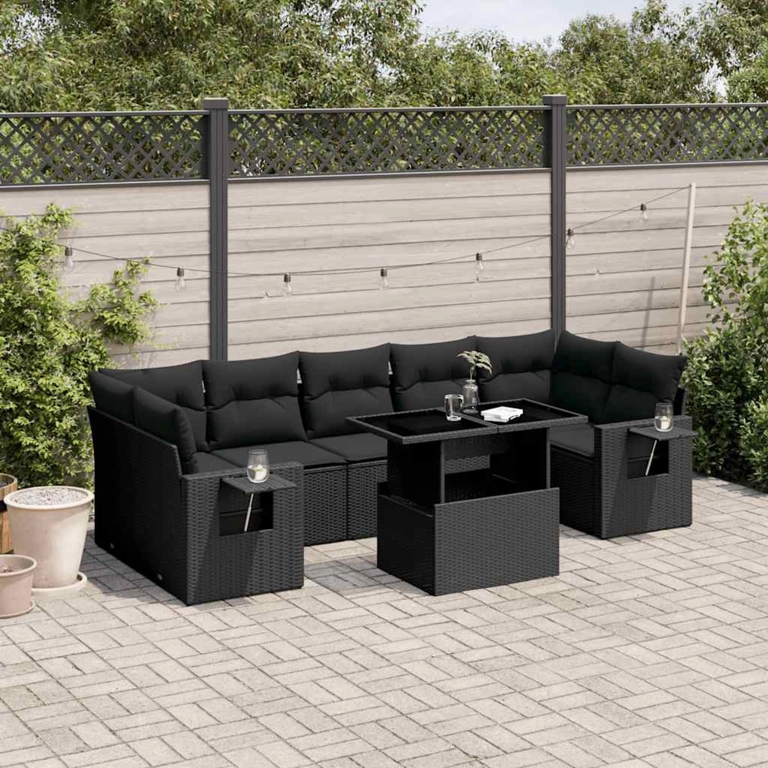 Schwarze 8-tlg. vidaXL Garten-Sofagarnitur aus Poly Rattan mit Tisch und Kissen.