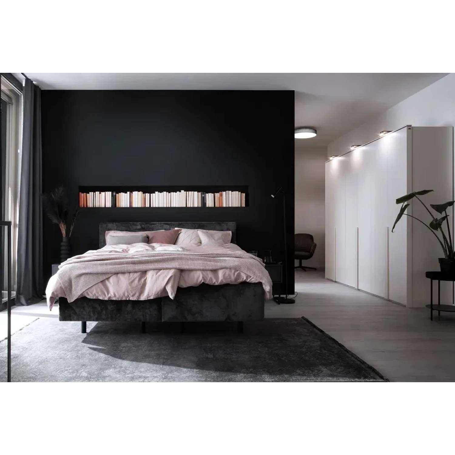 Schwarzes Schöner Wohnen Vorhangschienen-Set Emilia, 1-läufig, 230 cm, in Schlafzimmer-Szene.