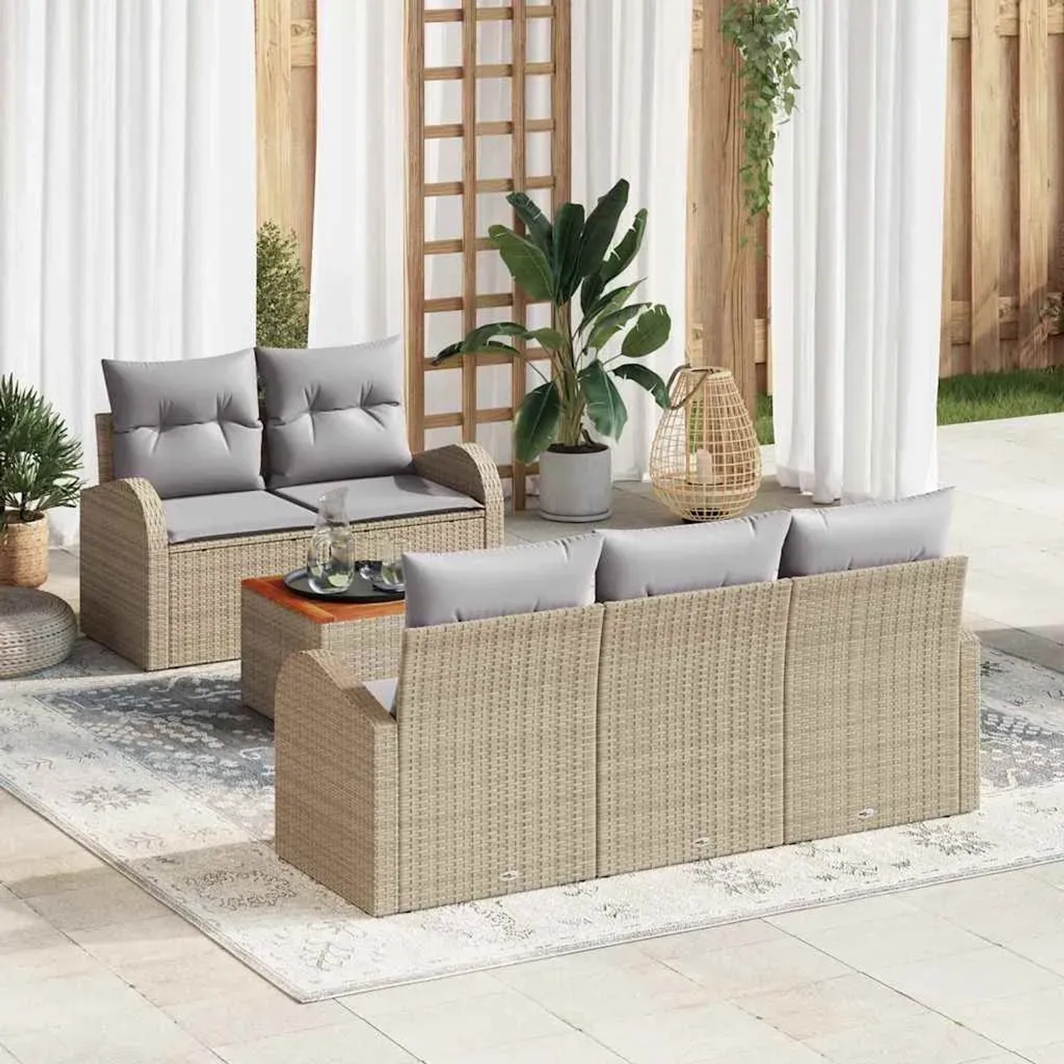 Beiges vidaXL Garten-Sofa-Set mit Tisch und hellgrauen Kissen. Gartenmöbel aus Rattan.