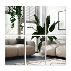 Wallfluent Spiegelkacheln 20x30 cm im 6er Set, reflektieren ein modernes Wohnzimmer mit Sofa und Pflanzen.