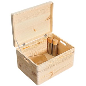 Offene Kesper Allzweckkiste aus Kiefernholz mit Deckel, 8,4 l, mit Inhalt.