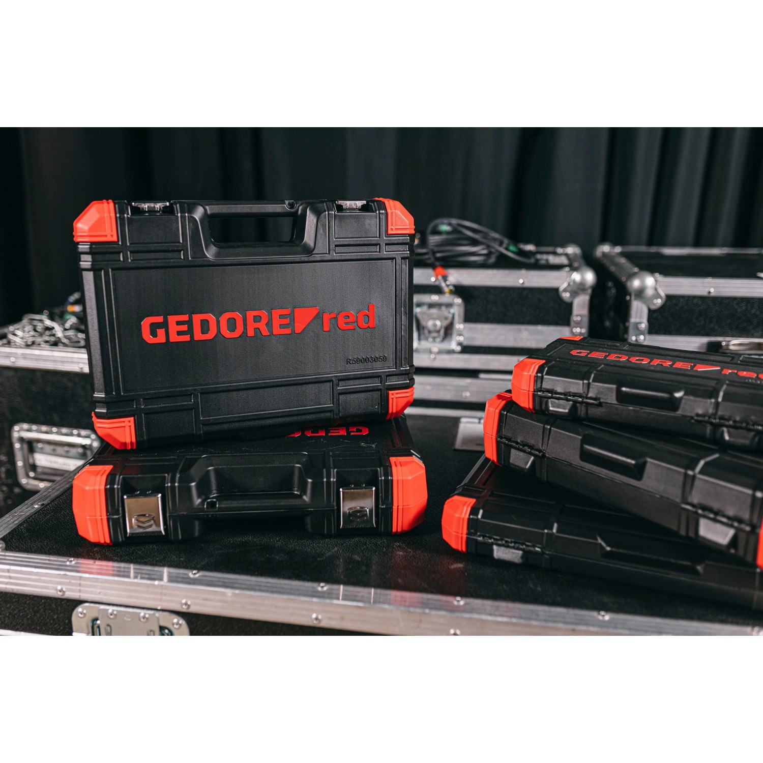 Gedore Steckschlüssel-Satz R59003026, 26-teilig im schwarzen Koffer mit roten Akzenten.