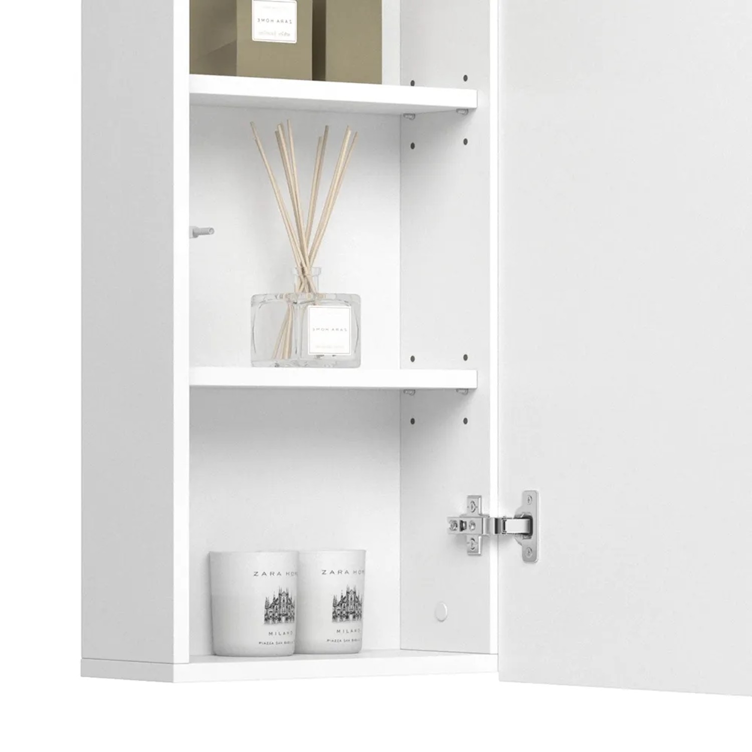Offener, weißer Vicco Badschrank Izan mit Regalböden und Badartikeln.