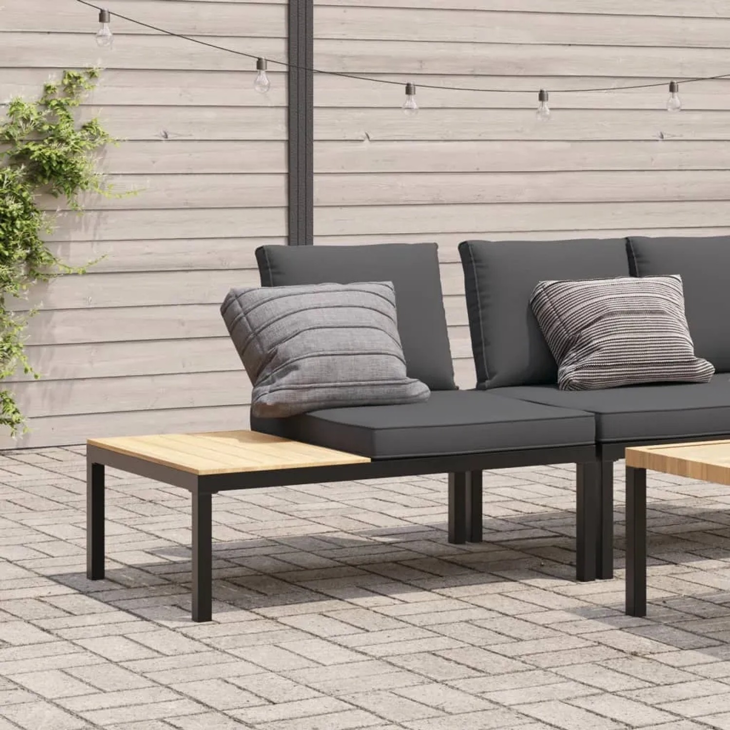 furnicato Gartenbank mit Kissen, schwarz, Aluminium, mit Beistelltisch und grauen Kissen.
