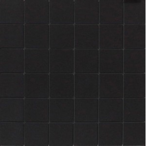 Schwarze Mosaikmatte, 30x30 cm, ideal für Bad und Küche. Quadratische Fliesen für individuelle Gestaltung.