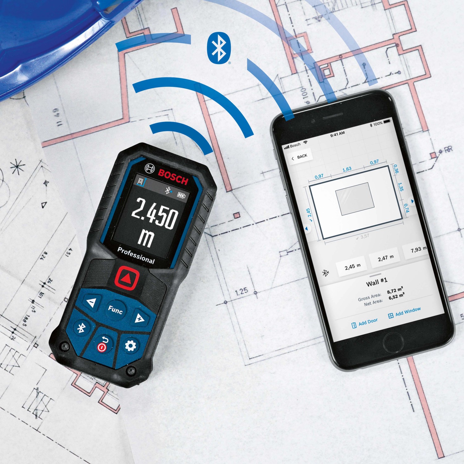 Bosch Professional GLM 50-27 C Laser-Entfernungsmesser mit Bluetooth und Smartphone auf Bauplan.