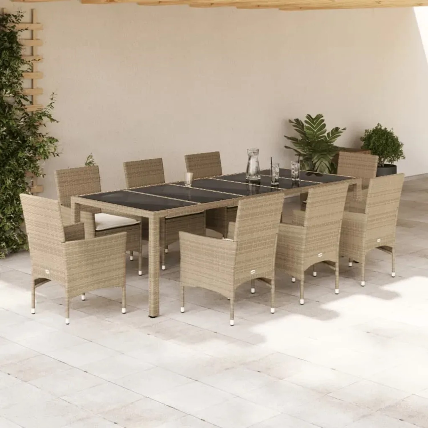 9-teilige Garten-Essgruppe aus beigem Rattan mit Glasplatte und Kissen.