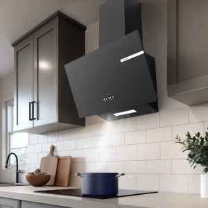 Schwarze CIARRA Kopffreihaube (60cm) mit LED-Beleuchtung in moderner Küche.