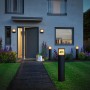 Paulmann LED-Außenwandleuchte Padea mit Sensor, anthrazit, an Hauswand mit Hausnummernleuchte.