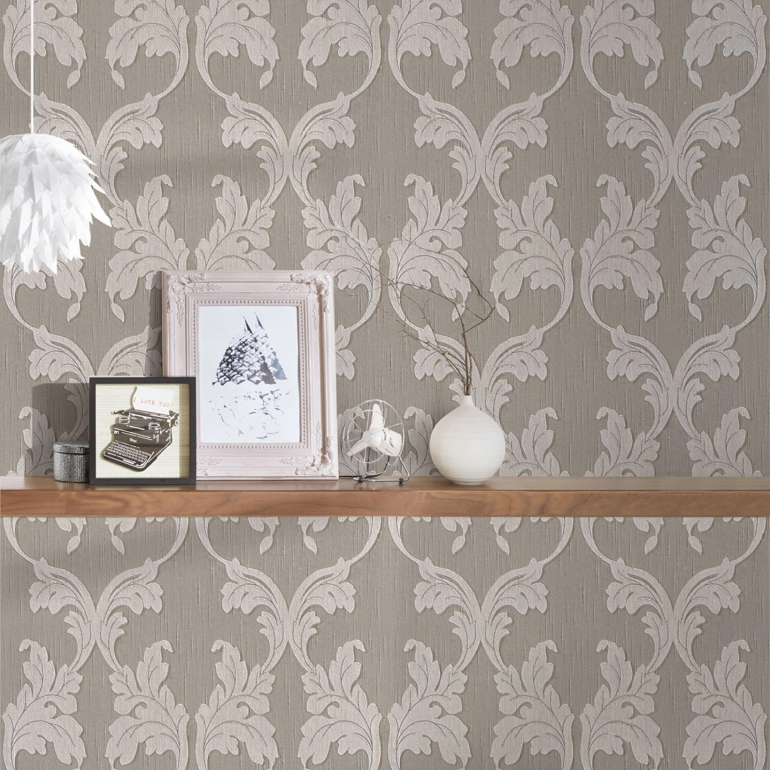 Bricoflor Vliestapete Silber Grau mit Blättermuster. Elegante Textiltapete für Wohn- und Schlafräume.