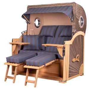 Komplettset: Grauer Strandkorb Königssee aus Teakholz mit Bullaugen, Fußstützen und Bistrotischen.