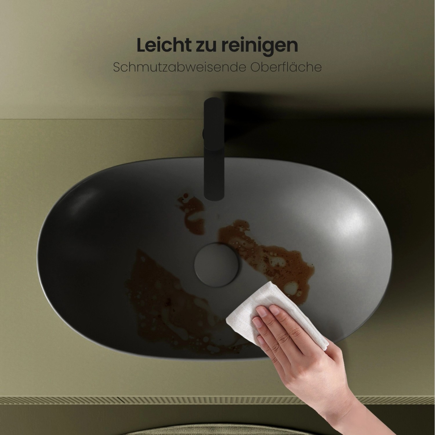 Reinigung eines grauen Emke Aufsatzwaschbeckens aus Keramik mit ovaler Form.