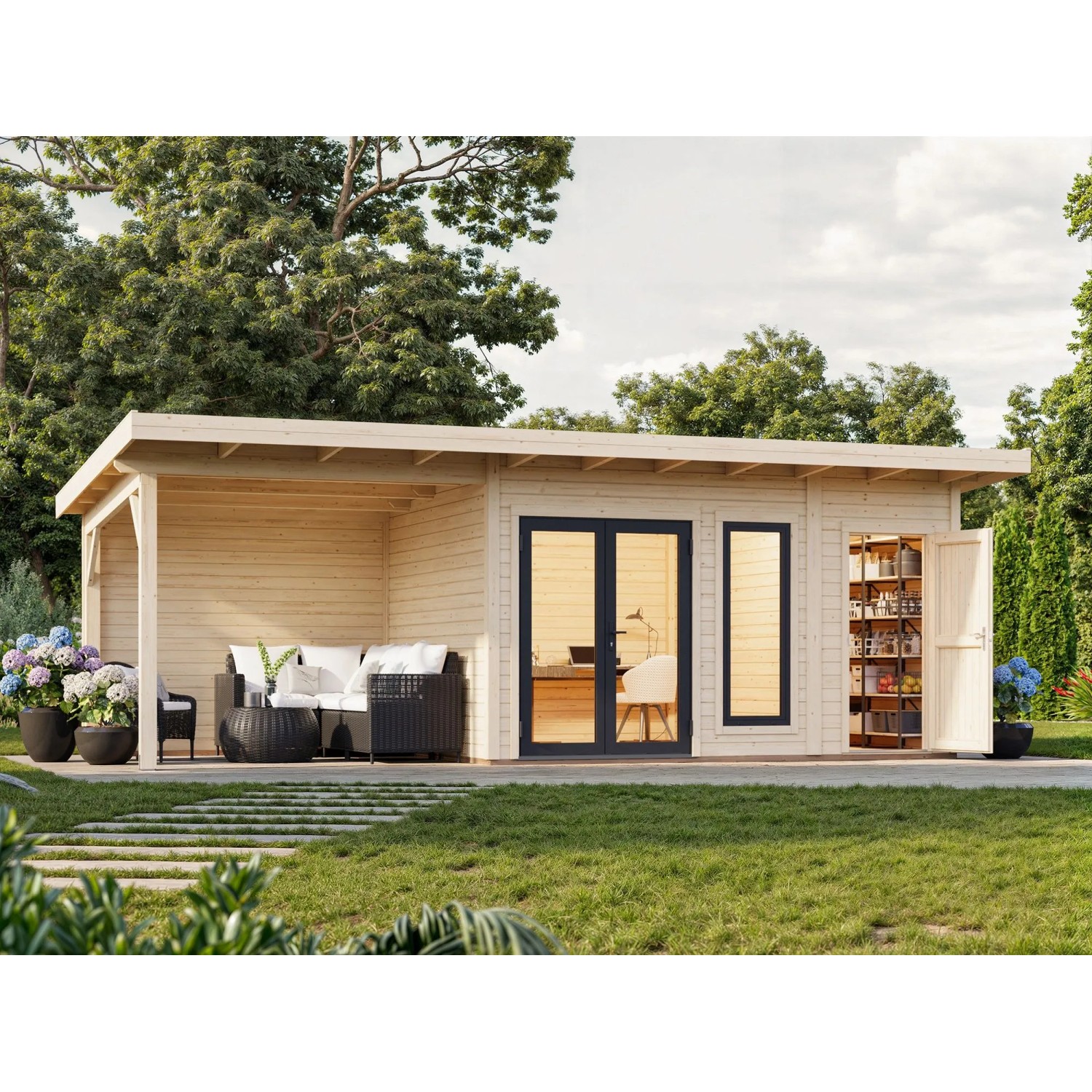 Weißes Palmako Holz-Gartenhaus mit Pultdach und überdachter Terrasse im Garten.