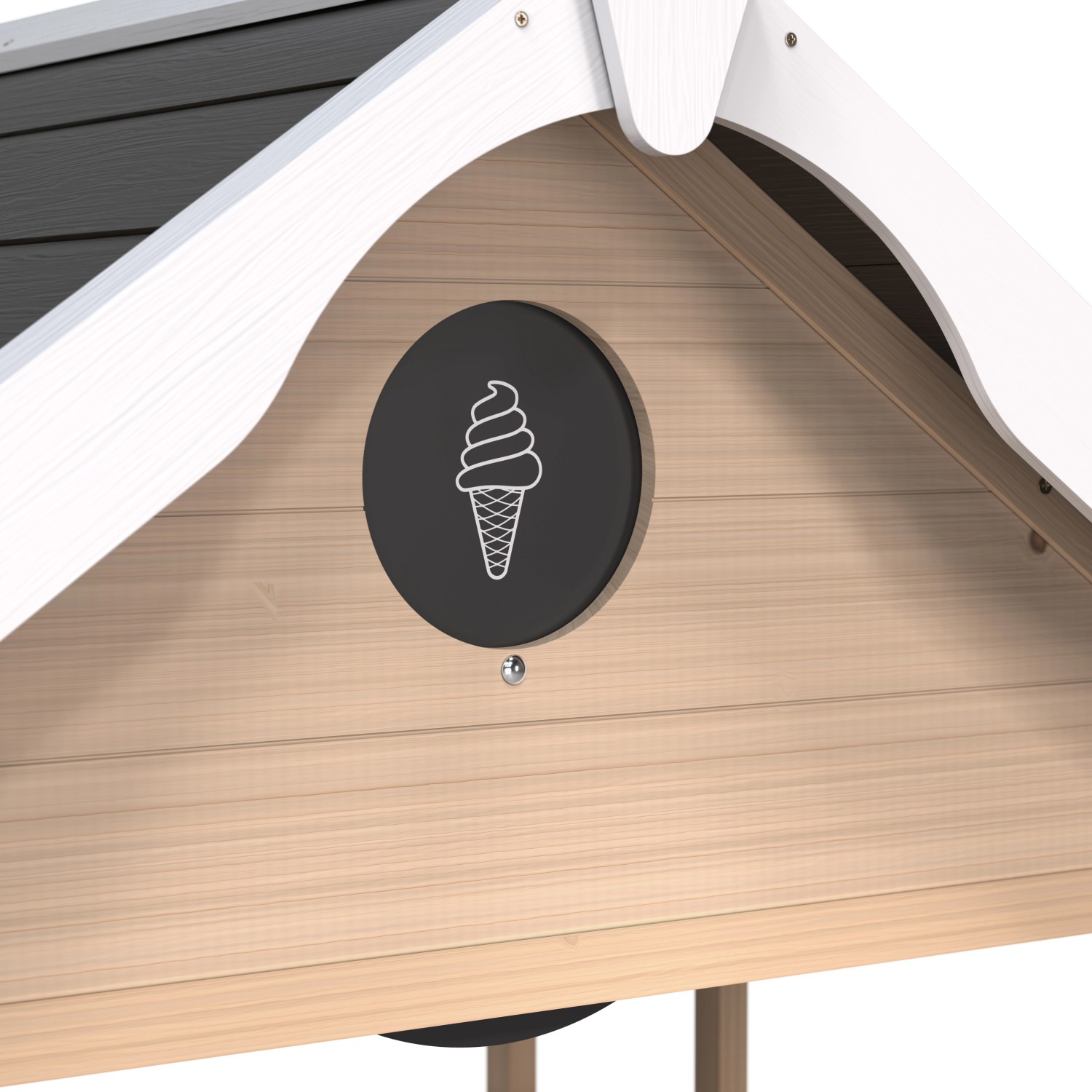 Detailansicht: Exit Holzspielhaus Hika mit Eis-Symbol am Dach.