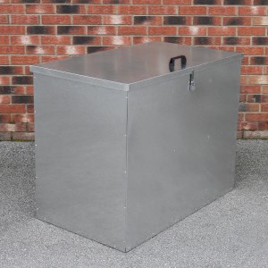 Monstershop Futterbehälter verzinkt, 3 Fächer für Ordnung im Garten. Wetterfest und nagetiersicher.
