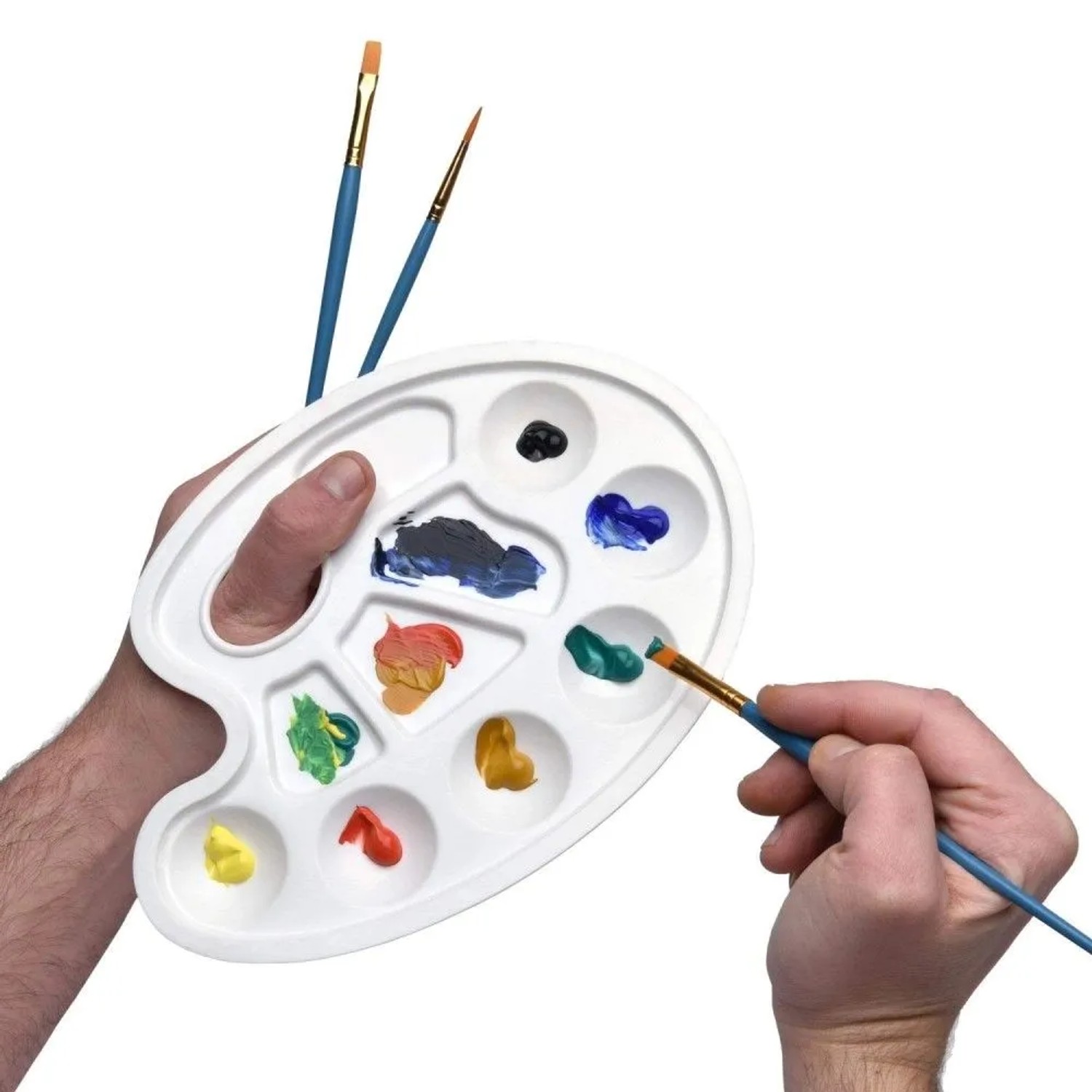 Weiße ovale Artina Mischpalette aus Kunststoff mit Künstlerfarben und Pinsel in Gebrauch. 5tlg Set für Malerei.