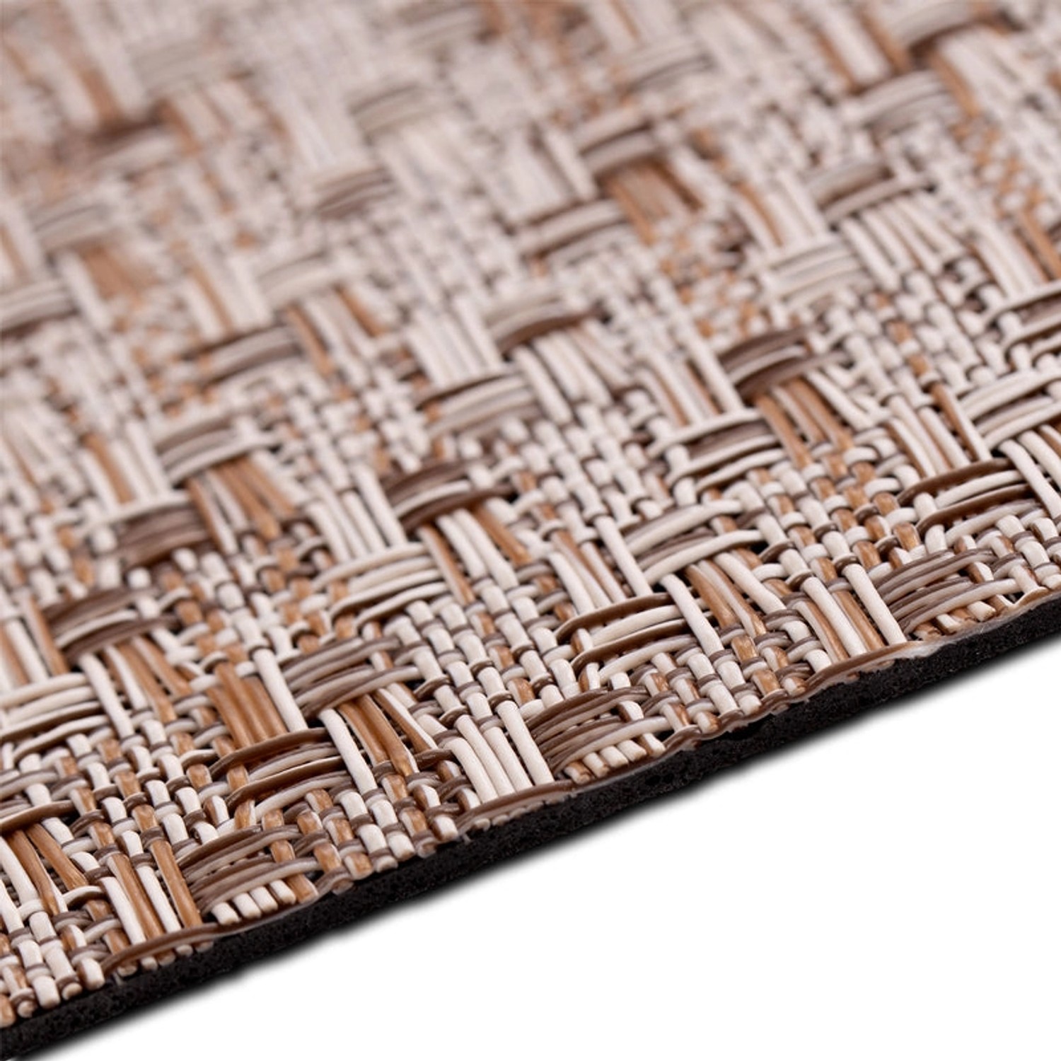 Detailansicht: Wetterfester Outdoor Teppich Trani in Braun-Beige mit gewebter Struktur.