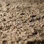 Nahaufnahme von Stroy Strohpellets Einstreu, geeignet als Kleintierstreu.