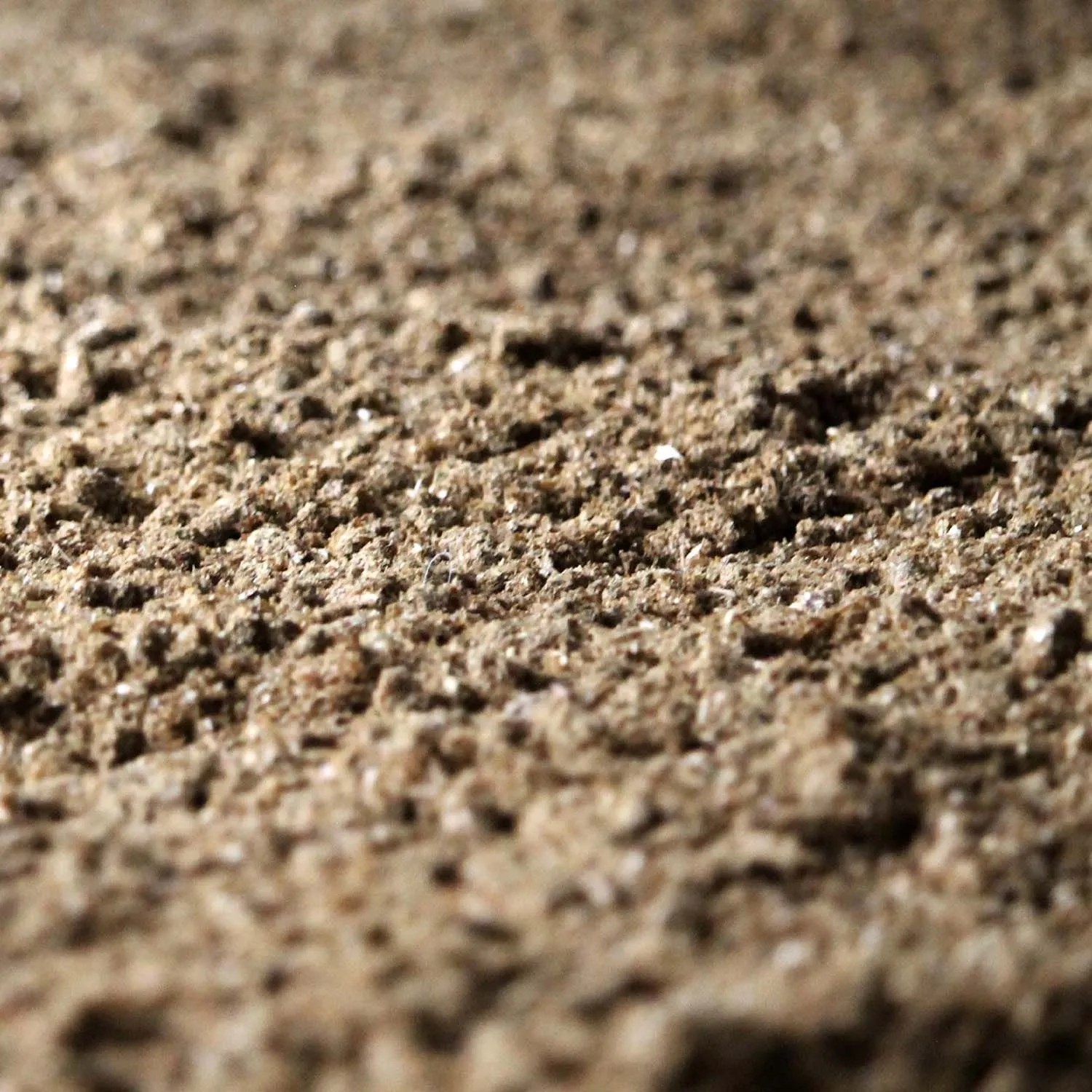 Nahaufnahme von Stroy Strohpellets Einstreu, geeignet als Kleintierstreu.