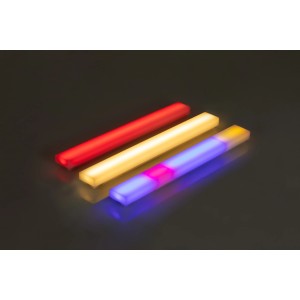 Trio Lines LED Erweiterungs-Set, 3 weiße Lichtleisten in rot, gelb und blau leuchtend.