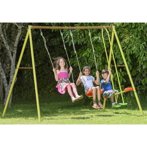 Trigano Metall Schaukel Elirou 220 cm mit drei Kindern auf den Schaukelsitzen.