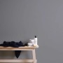 Graue Uni-Tapete mit Glitzer-Effekt von PROFHOME, geeignet für Wohn- und Schlafräume.