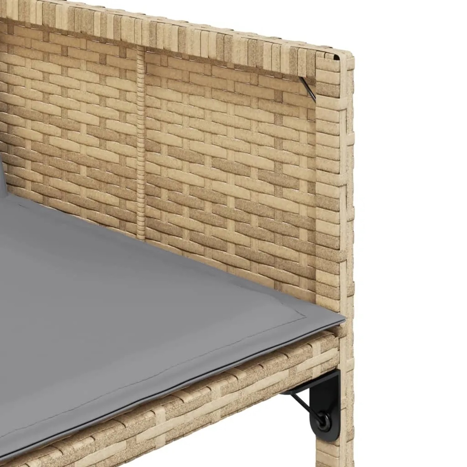 Detailansicht eines Gartenstuhls der vidaXL Essgruppe aus Polyrattan mit hellgrauem Kissen.