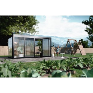 Modernes, anthrazitfarbenes SunElements Gartenhaus SunGarden Select 4.2 mit geöffneten Türen im Garten.