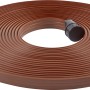 Aufgerollter LUX Sprühschlauch Classic 15 m, braun, mit Anschlussstücken für die Gartenbewässerung.