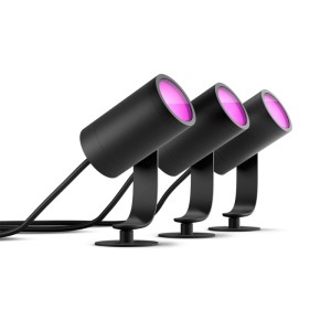 Drei schwarze Philips Hue Lily Gartenstrahler mit farbigem Licht. Smartes White & Color Set für flexible Außenbeleuchtung.