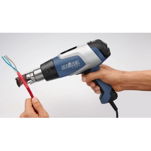 Steinel Heißluftgebläse mit Reflektordüse beim Schrumpfen eines Kabels.