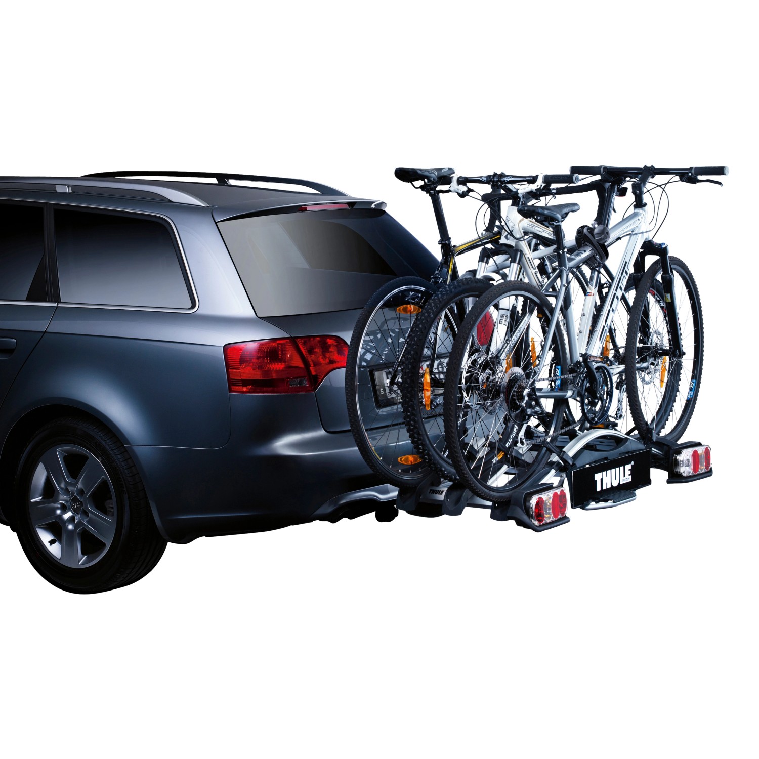 Thule EuroWay G2 Fahrradträger für Anhängerkupplung mit drei Fahrrädern am Heck eines Autos.