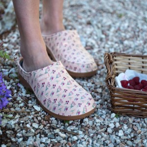 Blackfox Clog Mona Gr. 38 in Pfirsich mit floralem Muster, Gartenbekleidung für Damen.