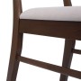 Detailaufnahme: Dunkles Holzgestell und cremefarbene Polsterung des MCW Esszimmerstuhls M59.