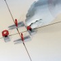 LUX Nivellierhilfe Clips (2 mm) im Einsatz zum Fliesen verlegen für gleichmäßige Fugen.